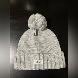 UGG women’s Grey Knit Pom Beanie Hat One Size